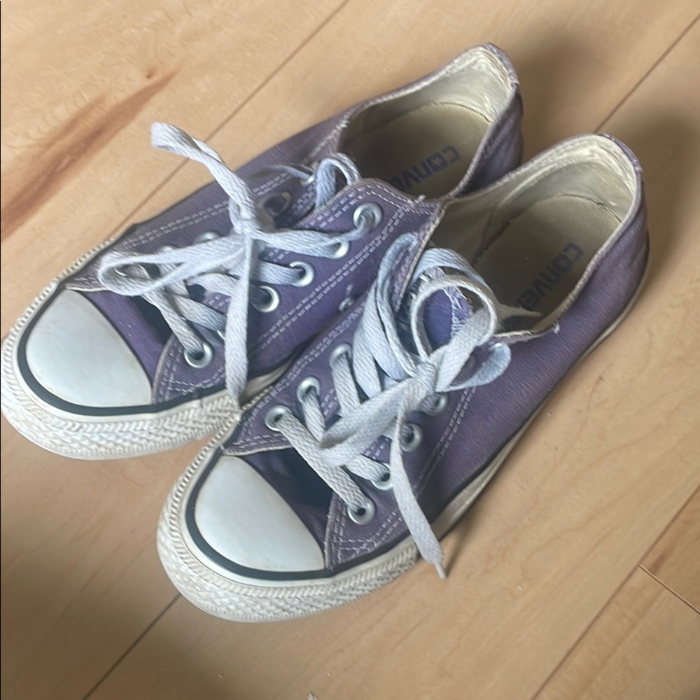 Purple low top Converse